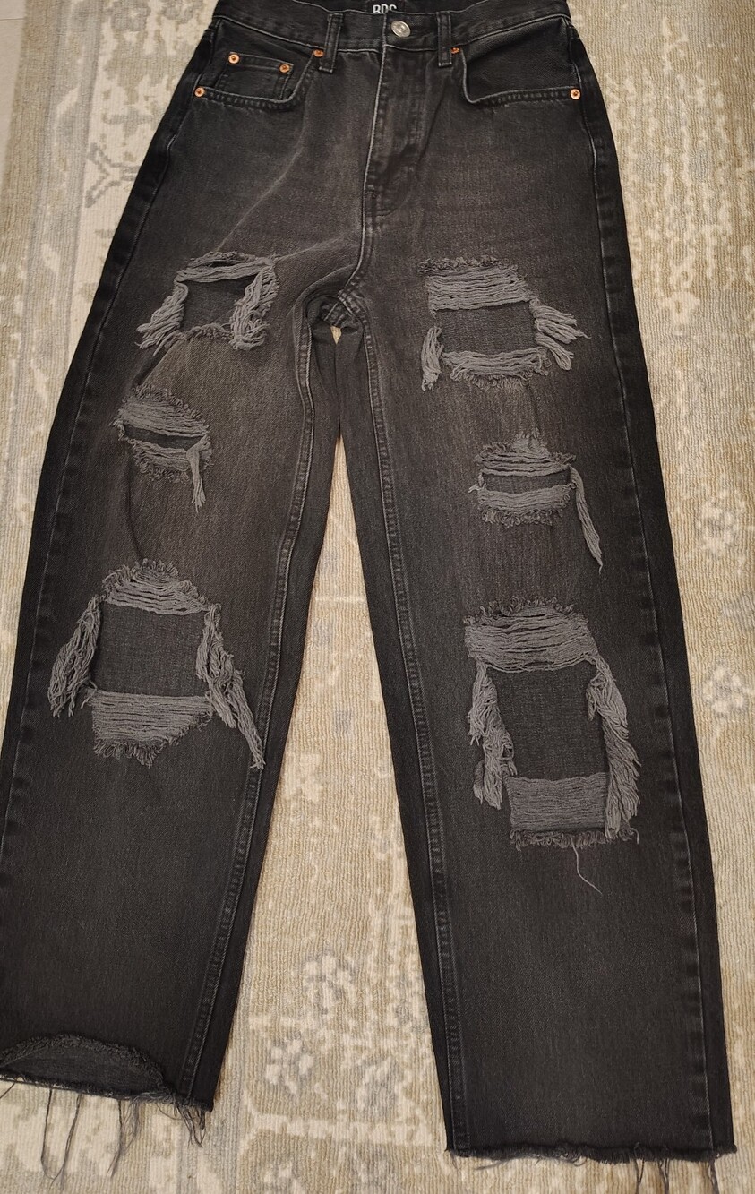 BDG BLACK RIPPED JEANS